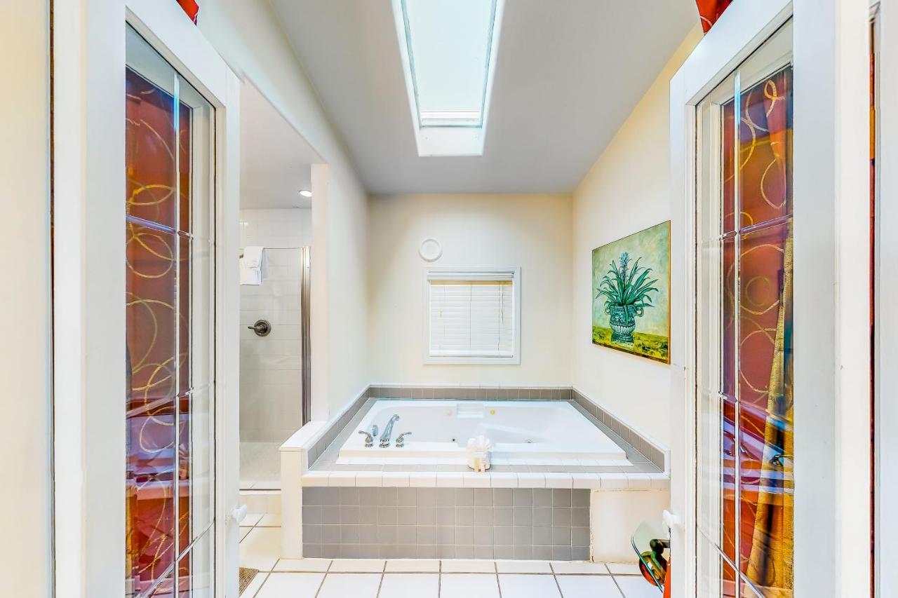 Sandals Inn | Spa Suite Cannon Beach Exterior photo