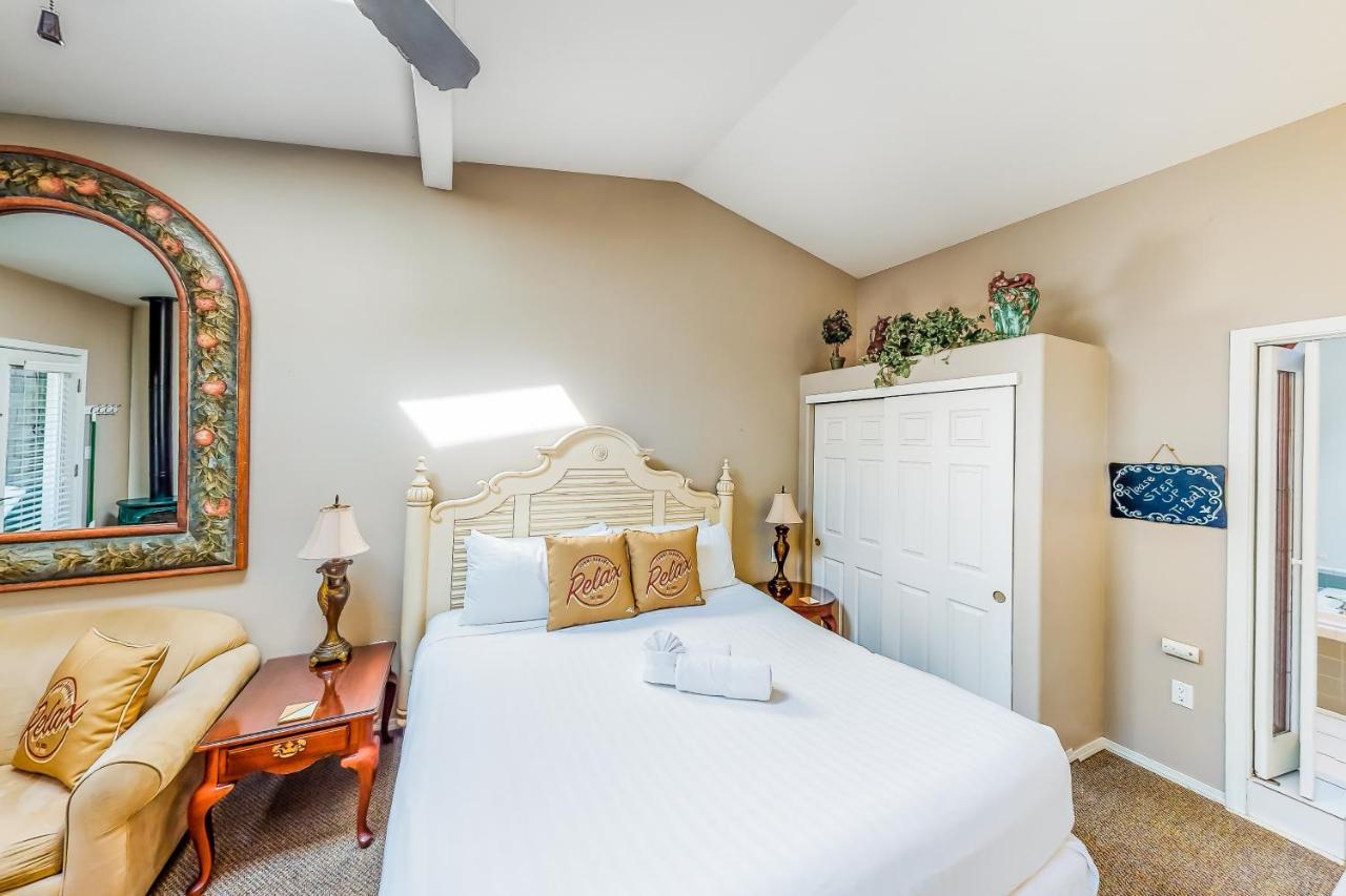Sandals Inn | Spa Suite Cannon Beach Exterior photo