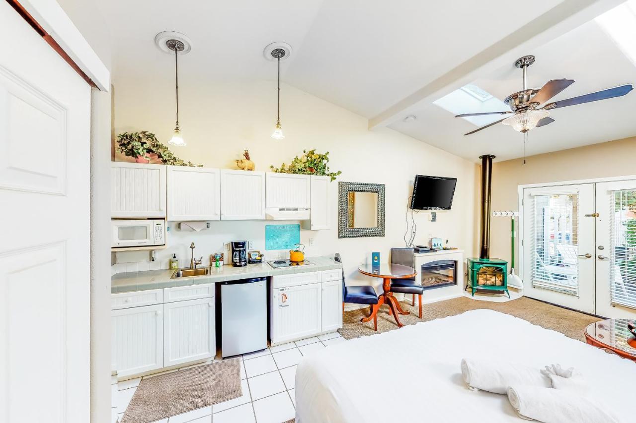 Sandals Inn | Spa Suite Cannon Beach Exterior photo