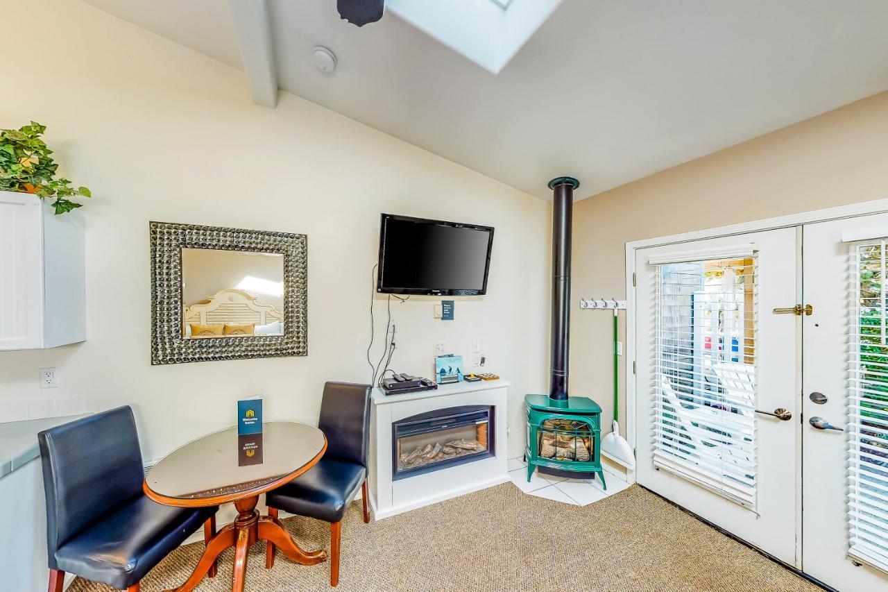 Sandals Inn | Spa Suite Cannon Beach Exterior photo